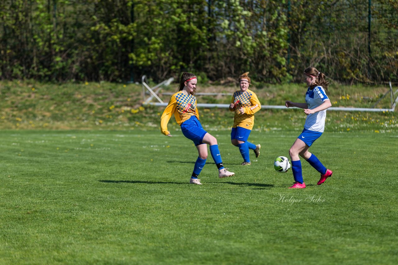 Bild 168 - B-Juniorinnen Bramstedter TS - SSV Hennstedt : Ergebnis: 3:7